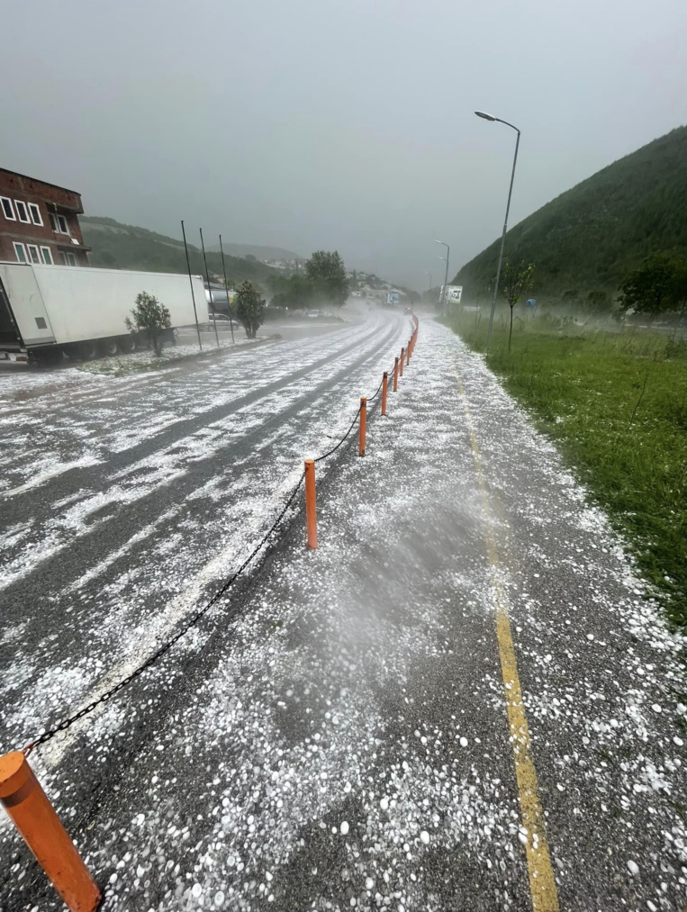 Breshëri i madh mbulon rrugët në Han të Elezit