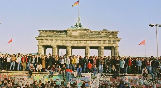 35-vjetori i rënies së Murit të Berlinit, Ajeti: Moment historik e ngjarje që ndryshoi botën