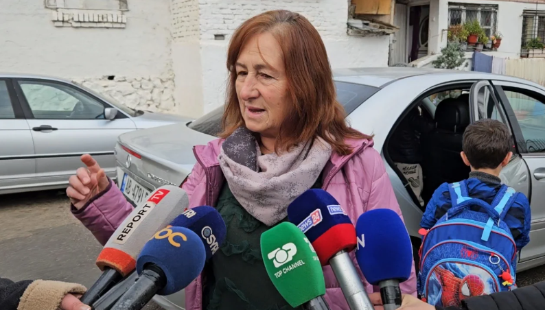 Mësuesi ngacmonte seksualisht nxënëset e mitura, prindërit reagojnë të shqetësuar: Duam që shkolla të jetë e sigurt
