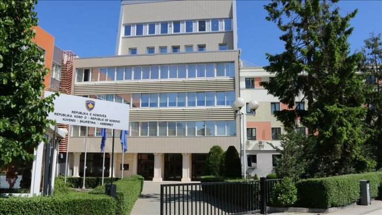 Kuvendi del me sqarim për kontratën e re për pastrim dhe mirëmbajtje higjienike të hapësirave të objektit