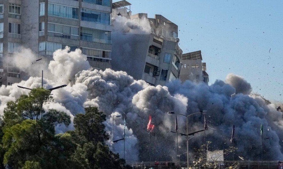 Izraeli sulmon Bejrutin, Hezbollahu bazat ushtarake izraelite