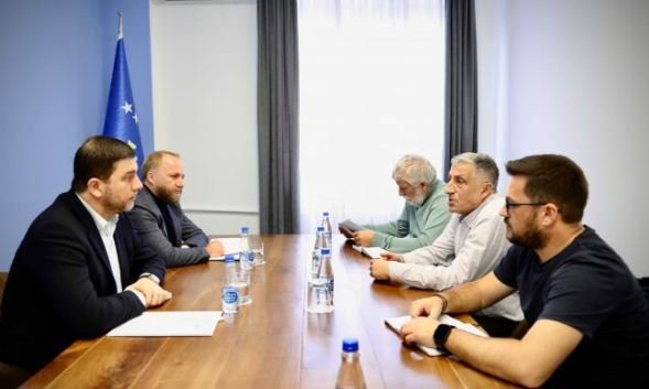Krasniqi takon udhëheqësit e SBAShK-ut, flasin për sfidat me të cilat po ballafaqohen mësimdhënësit