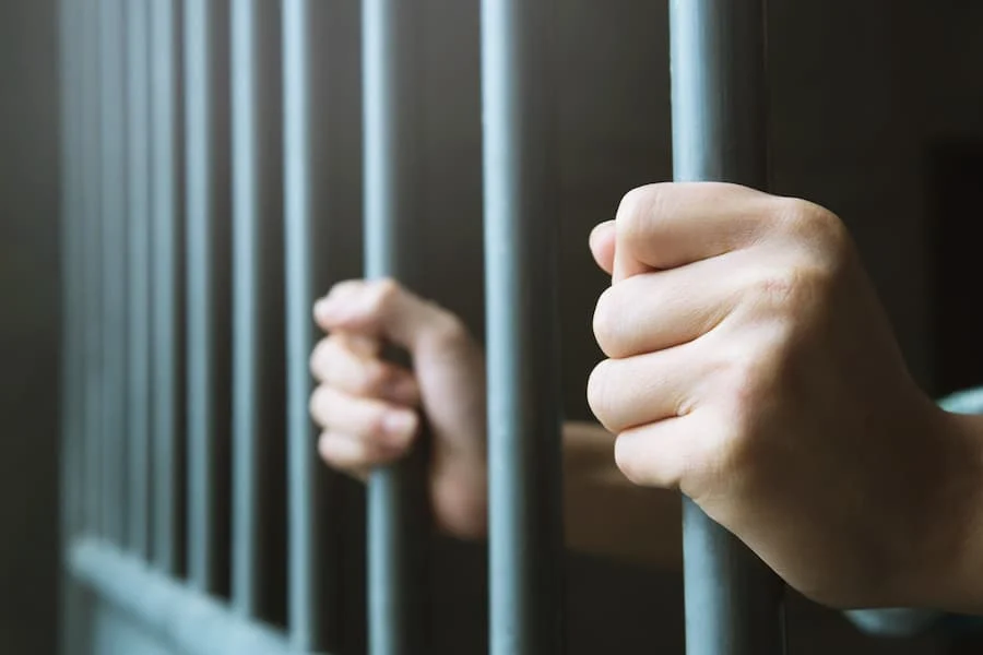 Një muaj paraburgim ndaj të dyshuarit për tentim vrasjen në Gjakovë