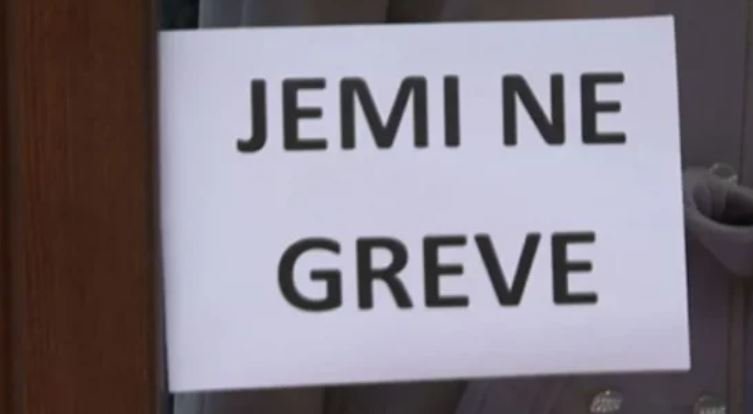 Sot protestohet para Kuvendit në mbështetje për punëtoret teknike që janë në grevë