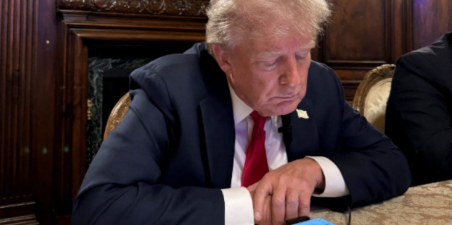 Telefona dhe laptopë të sigurt: Ja çfarë pajisje teknologjike po përdor ekipi i Trumpit