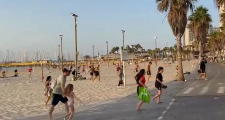 Ndizen sirenat, momenti kur qytetarët izraelitë largohen në strehimore