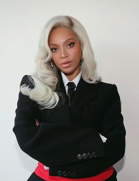 Beyonce duket elegante dhe plot stil në paraqitjen e fundit