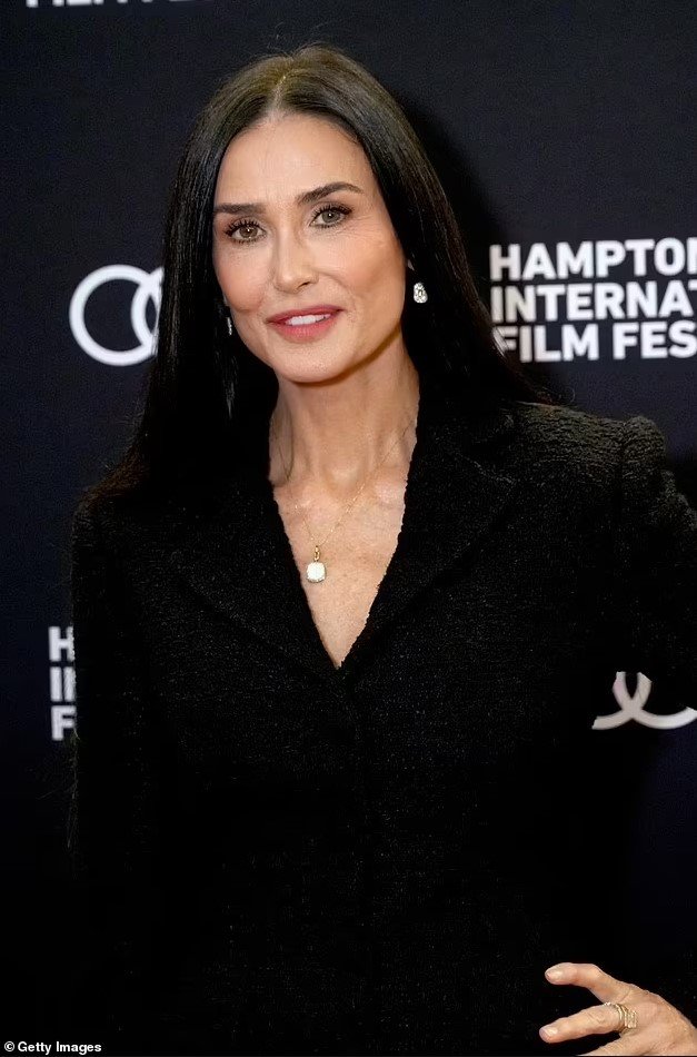 Demi Moore shfaqet tejet elegante në Festivalin e Filmit Hamptons 2024