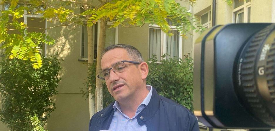 Ish-ministri i Mjedisit e quan “të gabuar” faljen e borxheve ambalazhuesve të ujit