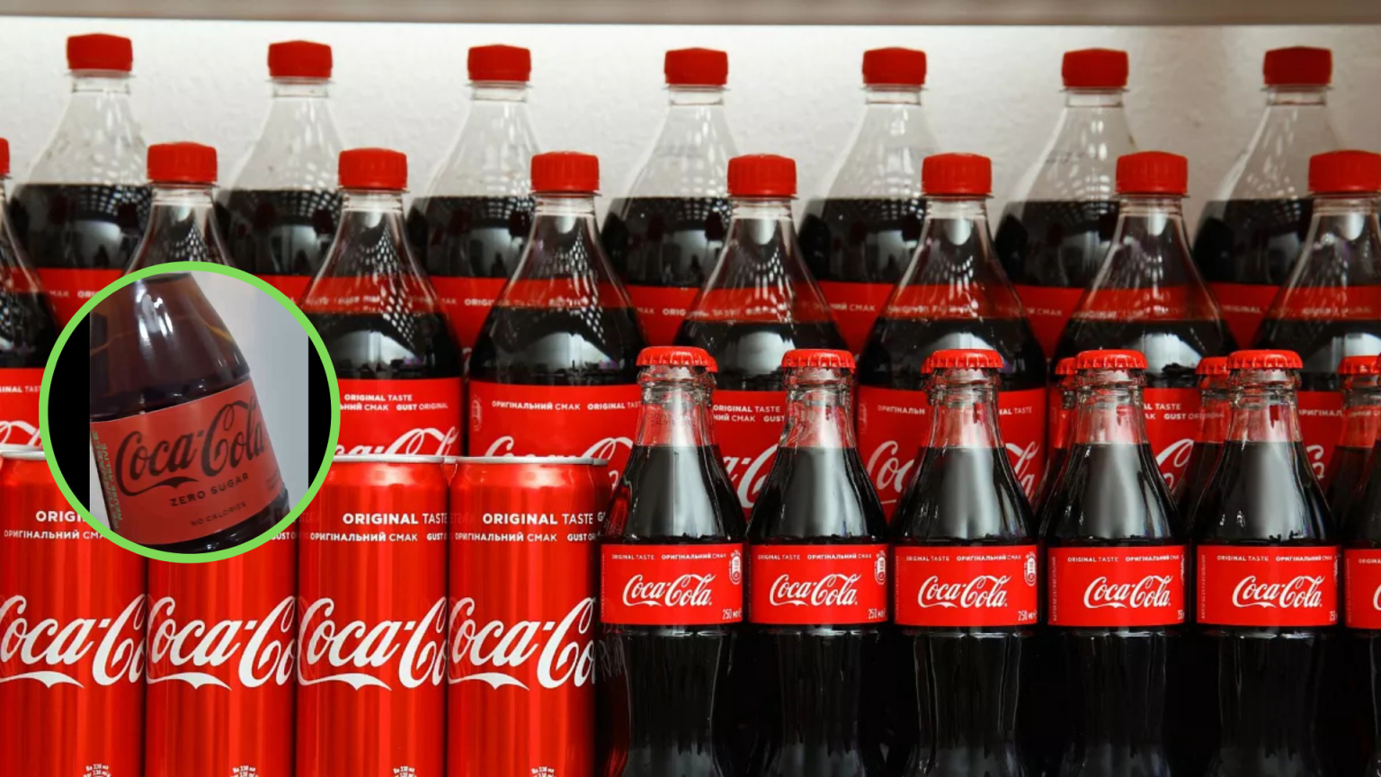Pamje| Një banor i Prishtinës gjen copa metali brenda shishes së Coca Colës