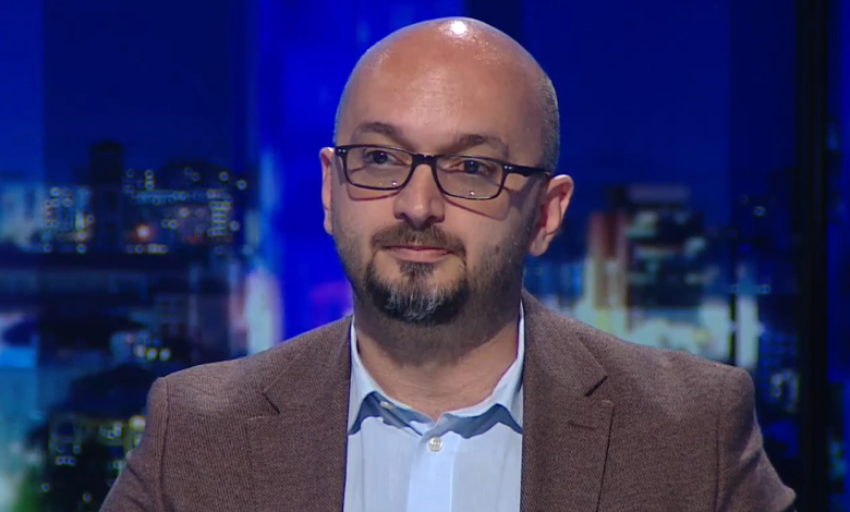 Trondit eksperti Shala: Në kufi me Kosovën ka 22 baza ushtarake serbe, qytetarët marrin armë