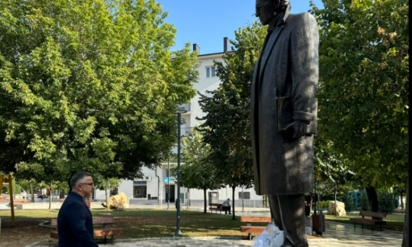 Tahiri pas inaugurimit të shtatores së Ibrahim Rugovës: Lideri që nuk u lëkund, duke mbetur i përkushtuar ndaj një Kosove të lirë