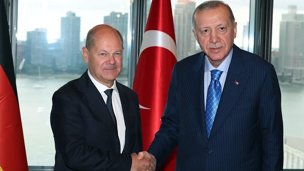 Scholz lidh marrëveshje për dëbimet me Turqinë