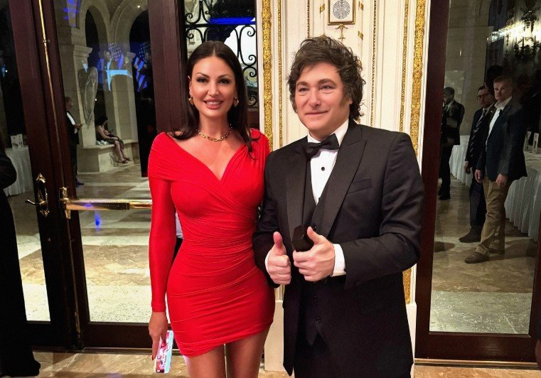 Bleona Qereti publikon foto me Presidentin e Argjentinës: Kemi pasione të njëjta, e duam muzikën dhe admirojmë Presidentin Trump