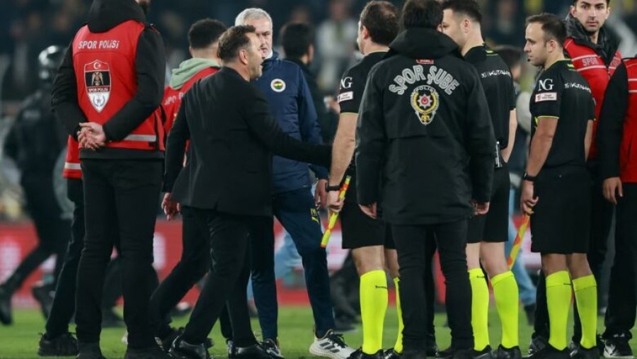 Çfarë tha trajneri i Galatasarayt që provokoi Mourinhon?