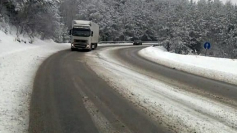 Komunikacioni në Maqedoni, ndalohet lëvizja e automjeteve të rënda në rrugën Tetovë – Kodra e Diellit
