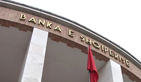 Kreditë me probleme në nivelin më të ulët, arrijnë në 4.06%, ndikuan aftësia paguese dhe shtrëngimi i kushteve nga bankat