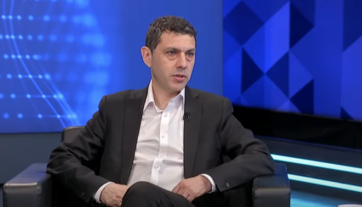 Deputeti britanik: Serbia duhet ta pranojë atë çfarë ndodhi në Kosovë dhe në Bosnje Hercegovinë