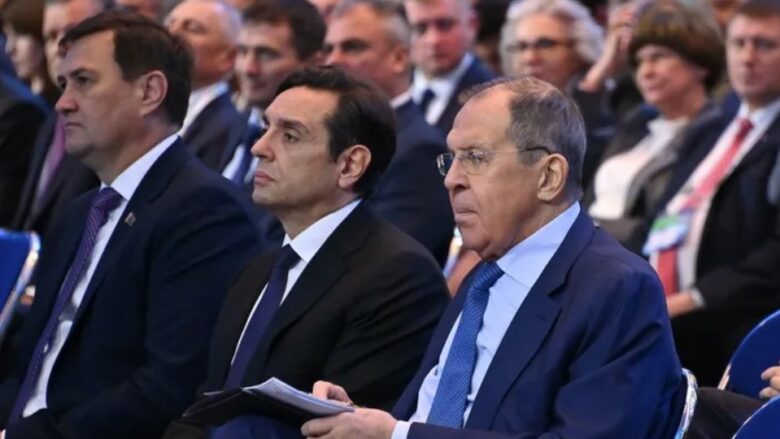 Vuçiq e lë jashtë qeverisë Vulinin, politikanët që humbën vendet në qeverinë e re të Serbisë