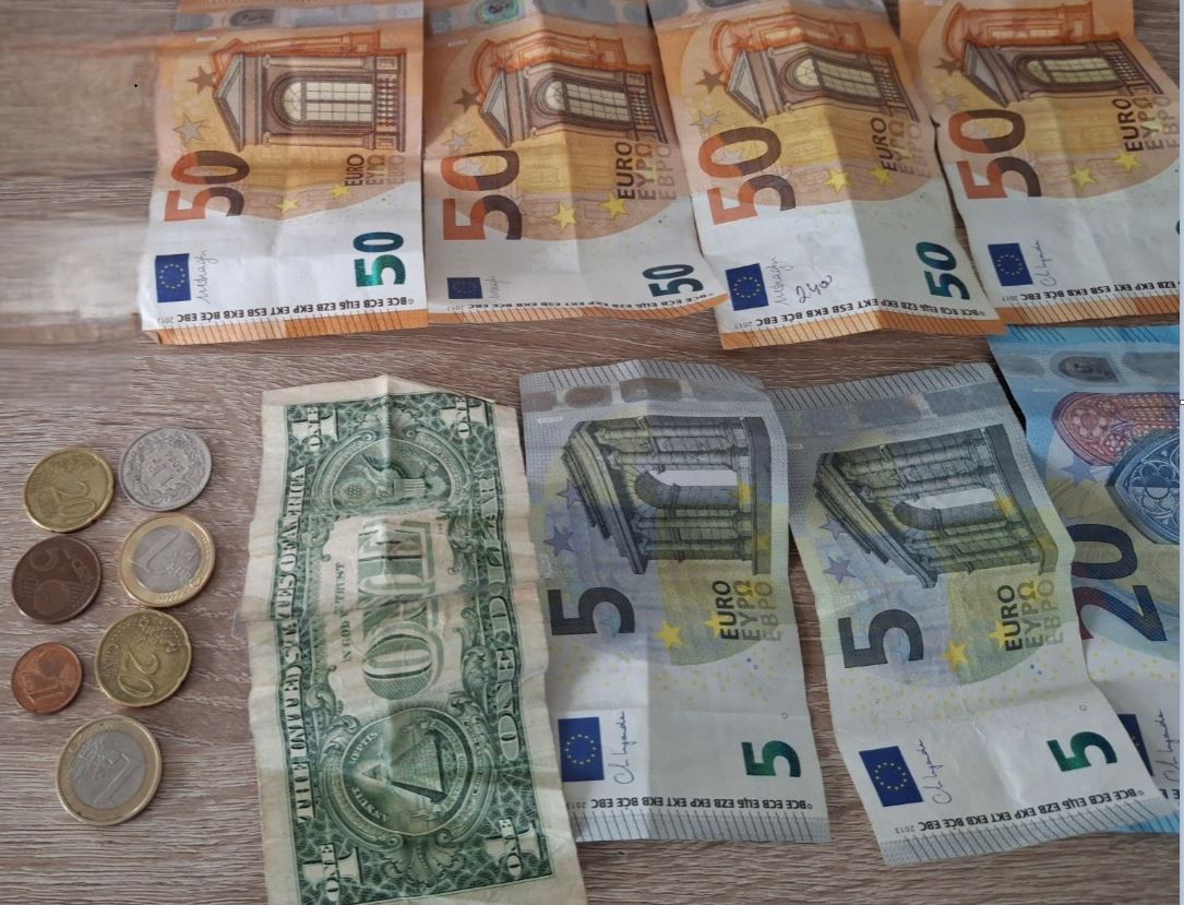 Dorëzon portofolin e gjetur me dokumente dhe para, policia shpreh mirënjohje për qytetarin nga Shtimja