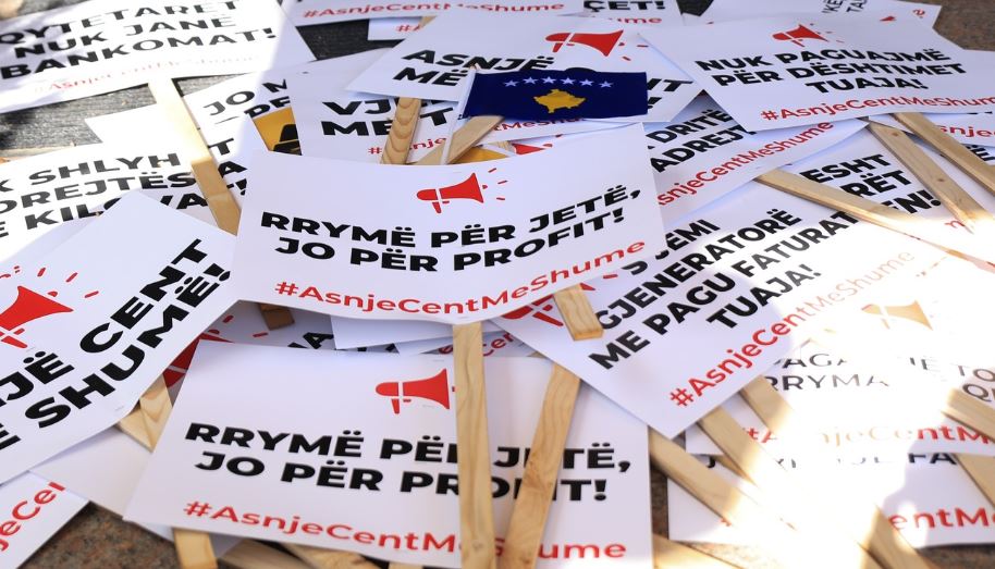 Shtrenjtim i rrymës elektrike dhe protestat në Kosovë, ekspertët e sigurisë hedhin dyshime te...
