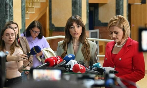 Haxhiu i quan “të stërvjetëruara” kërkesat e opozitës për dorëheqje para betimit