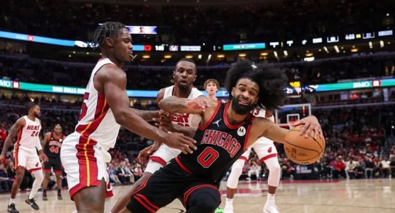 Miami triumfon në fushën e Chicagos