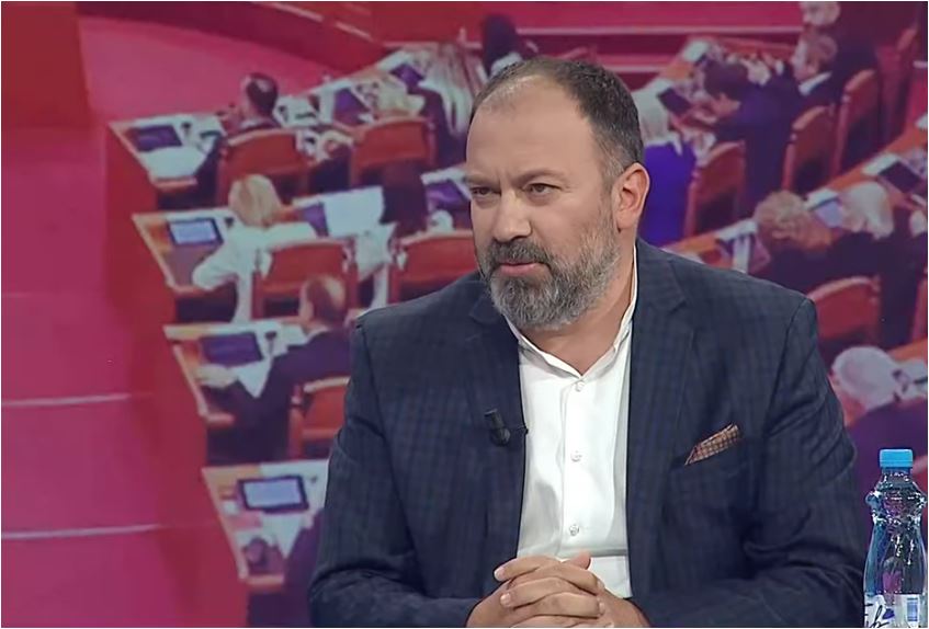 “Erioni është mik i afërti imi dhe më mungon”, Mazniku flet për Veliajn: Qëndrimi ynë u ezaurua nga kryeministri! 