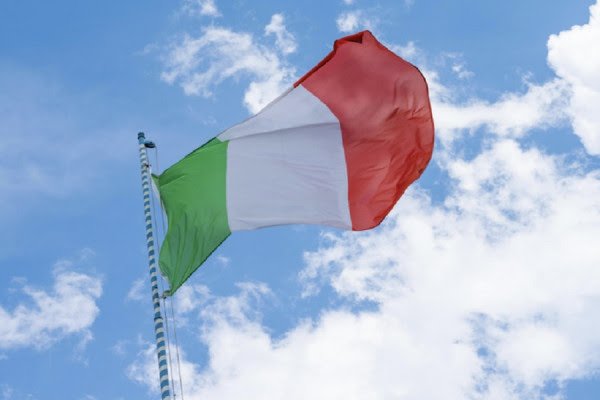 ​Eksportet italiane ranë në muajin shkurt