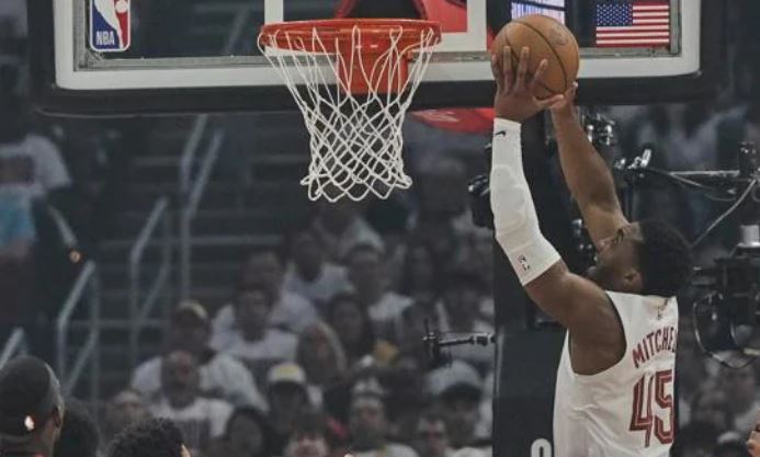Houston barazon serinë me Golden State