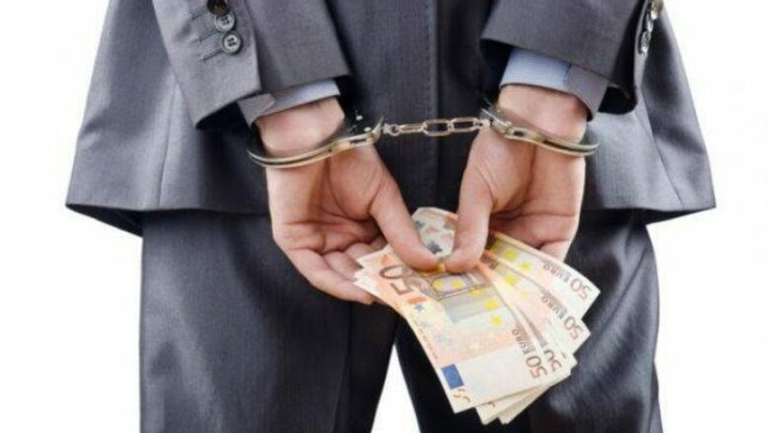 Ia dhanë 38 mijë euro  ia morën 123 mijë   Detaje nga arrestimi i tre të dyshuarve për fajde