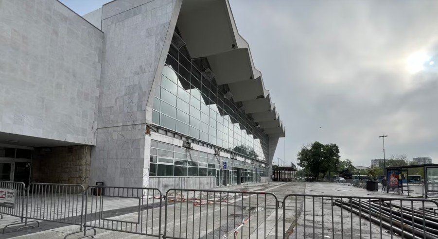 Masë paraburgimi për ish-ministrat dhe të dyshuarit tjerë për rastin në Novi Sad