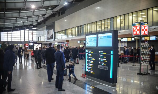 Kishte urdhër-arrest aktiv, ky është personi që u arrestua në Aeroportin “Adem Jashari”
