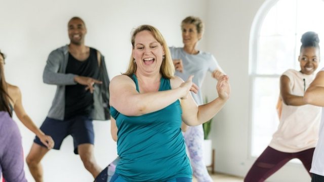 Zumba, përfitimet e fitness-it latin që i bën mirë trupit dhe shpirtit