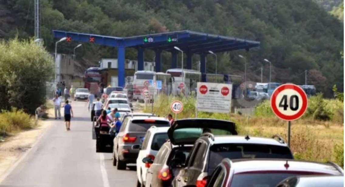 Kjo është gjendja e pritjeve për hyrje dhe dalje tek Dheu i Bardhë