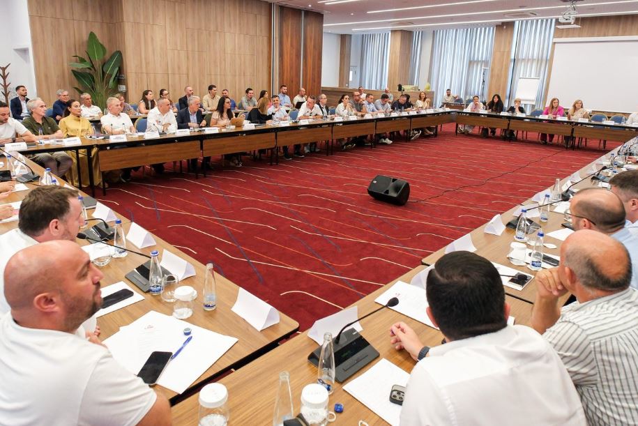 LDK mban punëtori përgatitore për zgjedhjet, Abdixhiku: 12 tetori, koha të zgjedhim zhvillimin mbi propagandën