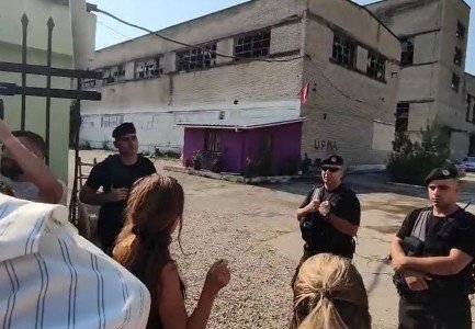 KAYO refuzon të zbatojë vendimin e Gjykatës, mban të zaptuar godinën e Panorama dhe s’lejon drejtuesit e gazetarët të futen në ambientet e punës