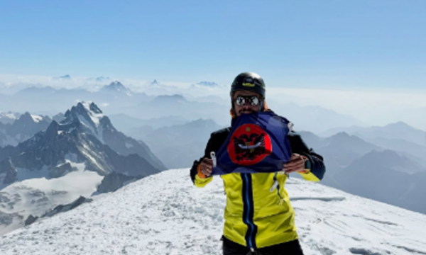 Petrit Kllokoqi ngjitet në majën më të lartë të Evropës, Mont Blanc