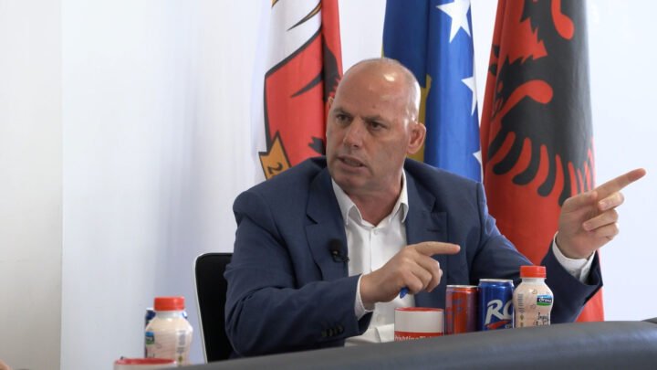 Vërshimet bllokojnë disa rrugë në Drenas, Lladrovci bën thirrje që të shmangën daljet e panevojshme