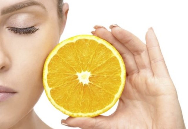 Vitaminat më të mira kundër plakjes së lëkurës! Ushqimet ku gjenden