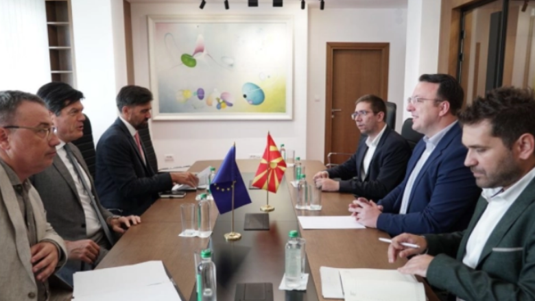Ministria e Transportit: Nikolloski dhe Rokas bashkëbiseduan për mundësinë e projekteve të reja kapitale në RMV mbështetur nga BE