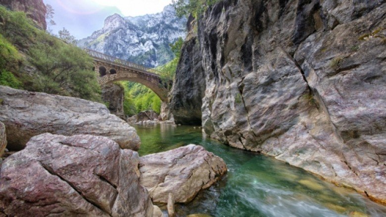 Ekspertët: Kosova mund të bëhet destinacion i pëlqyer nga turistë të huaj
