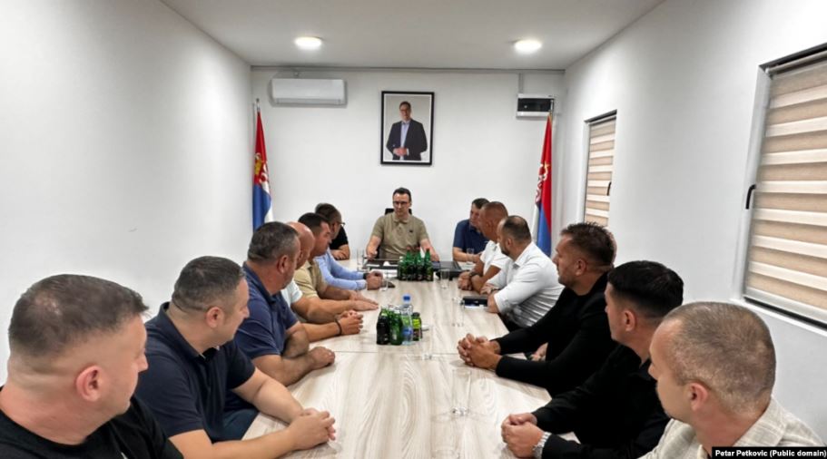 Zyrtarë të Listës Serbe takohen me Petkoviqin në Serbi, një ditë pasi s’u certifikuan për zgjedhje në Kosovë 