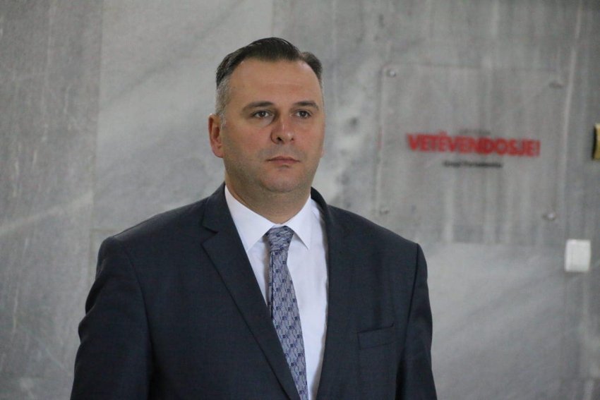 “Ortaku i shokëve të Zvonkos...” – Bajqinovci reagon pas debatit mes Buzhalës dhe Gashit