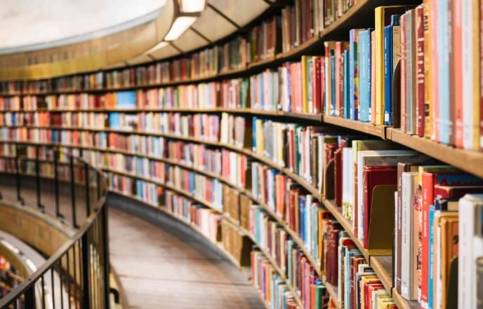 Teknologjia po ndryshon zakonet e leximit, ulet interesin për librat fizikë