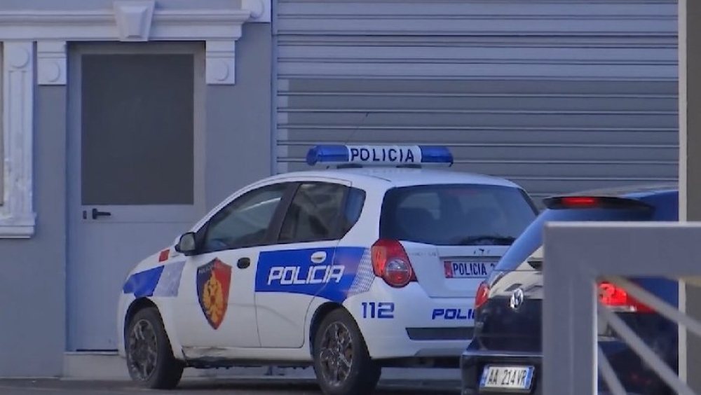 Ndezi zjarr për të djegur mbeturinat, por flakët rrezikuan banesat në fshat, përfundon në pranga 63-vjeçari në Dimal