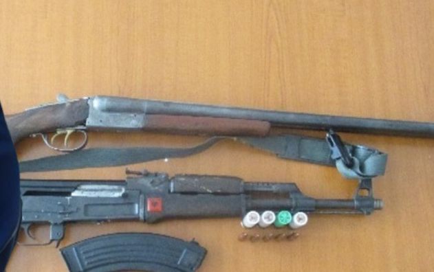 Këta janë dy kushërinjtë që u kapën me kallashnikov e pushkë gjuetie në Malishevë