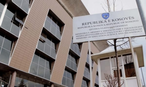 MASHTI me njoftim të rëndësishëm për prindërit rreth teksteve shkollore
