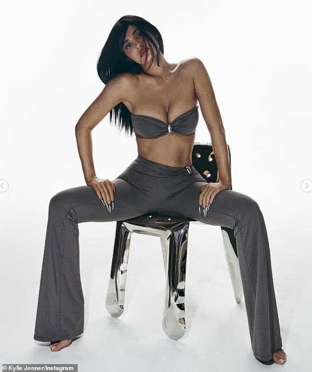Kylie Jenner mohon thashethemet për shtatzëni me imazhe nga projekti i ri