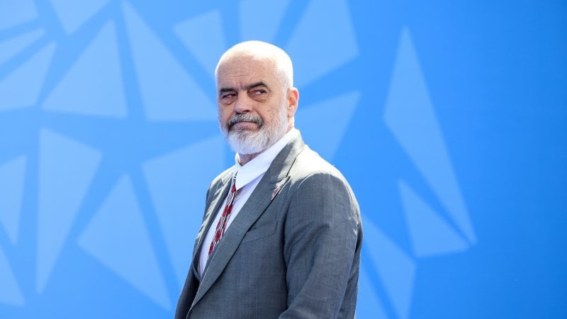 “Të mos harxhojnë kohën e tyre për të gjykuar se si e bëj unë punën”/ Rama i përgjigjet KLGJ